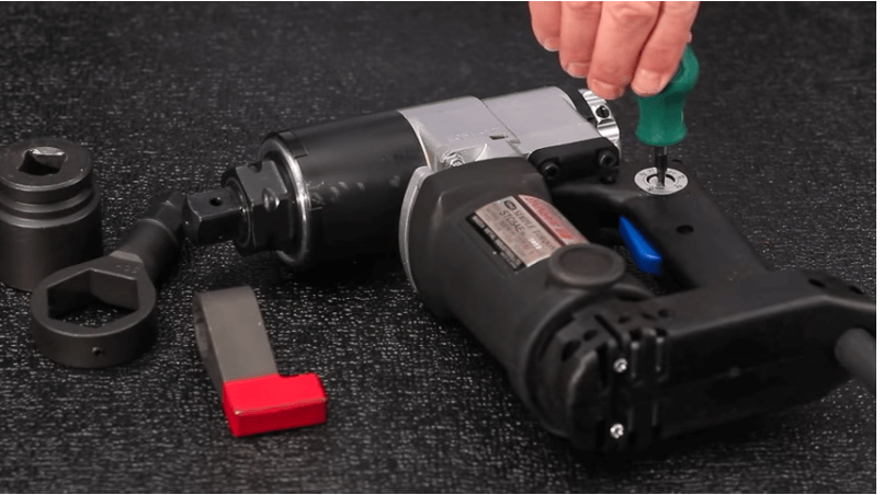 An STC Series Wrench being adjusted